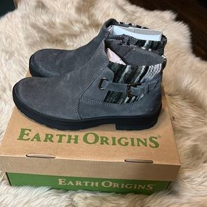 Brand new in box Earth Origins grey boots size 7.5